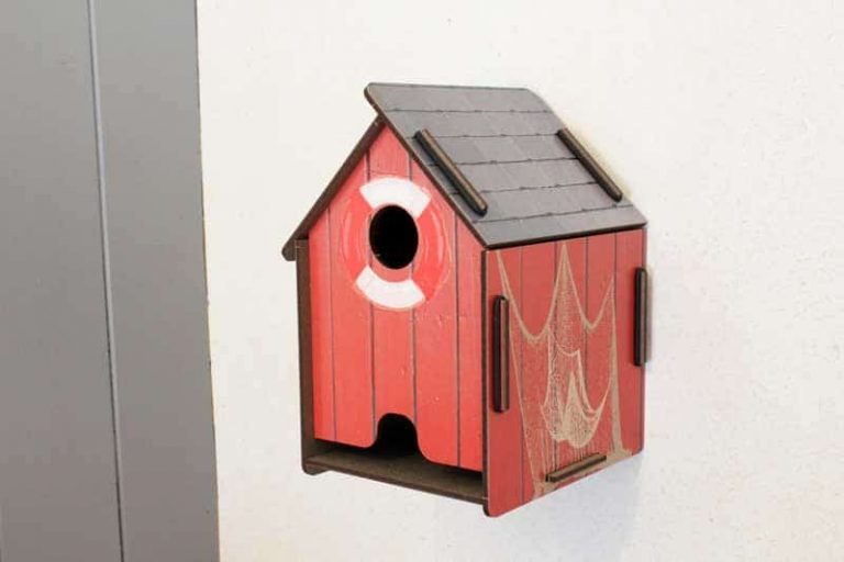 Distributeur de papier toilette "Maison de pêcheur" en bois recyclé. WERKHAUS.