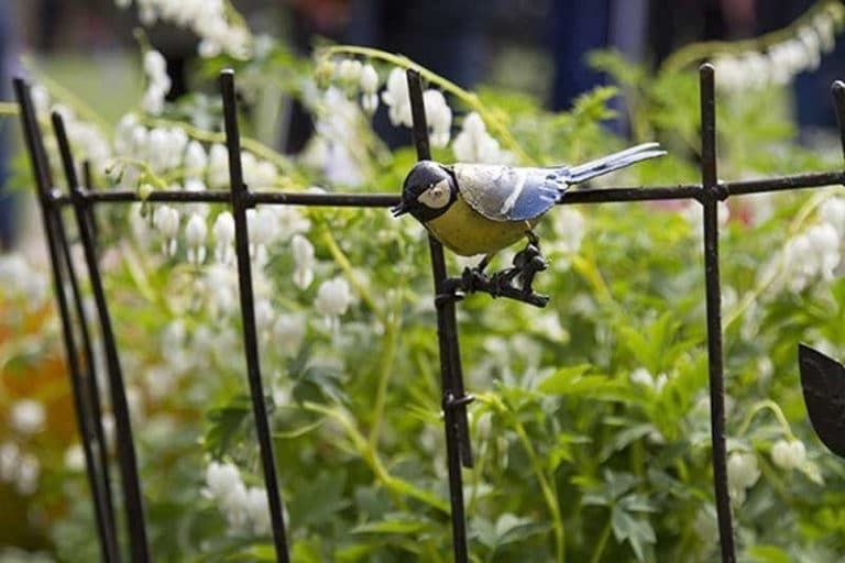 Barrière de jardin demi lune mésange en métal recyclé.