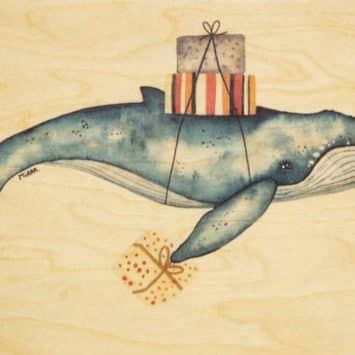 Carte postale en bois "Baleine et cadeaux" de Woodhi.